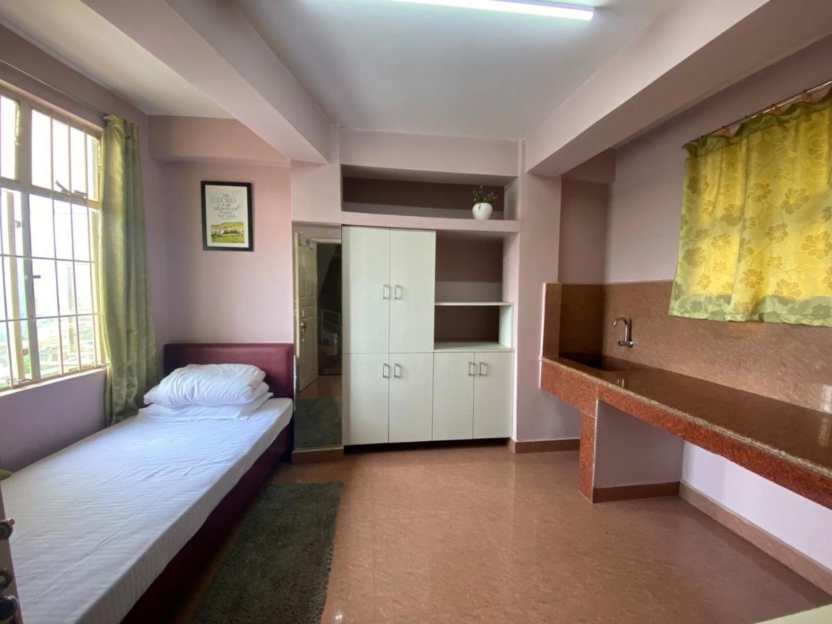 The Palm Guest House Kohima Esterno foto