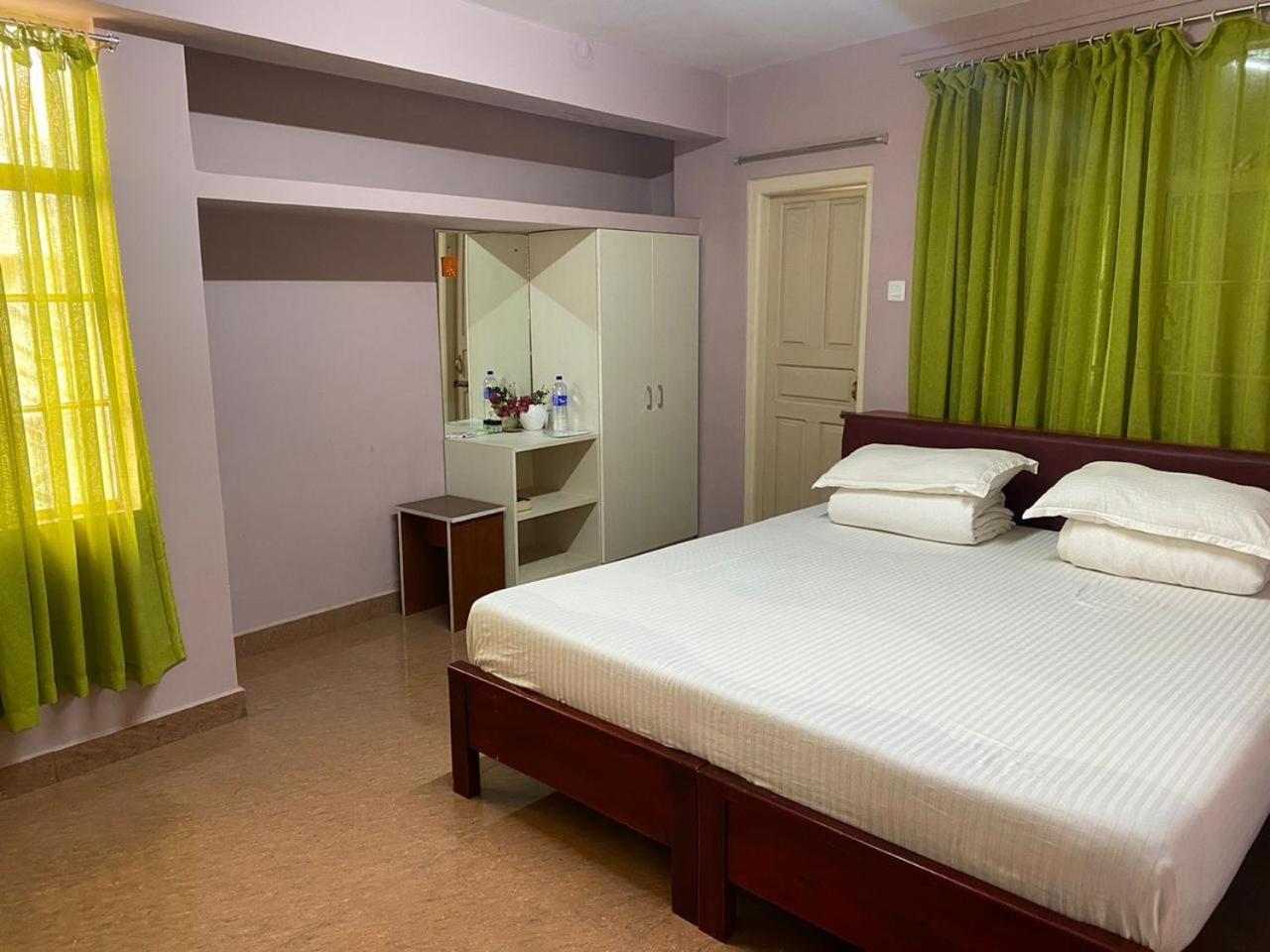 The Palm Guest House Kohima Esterno foto